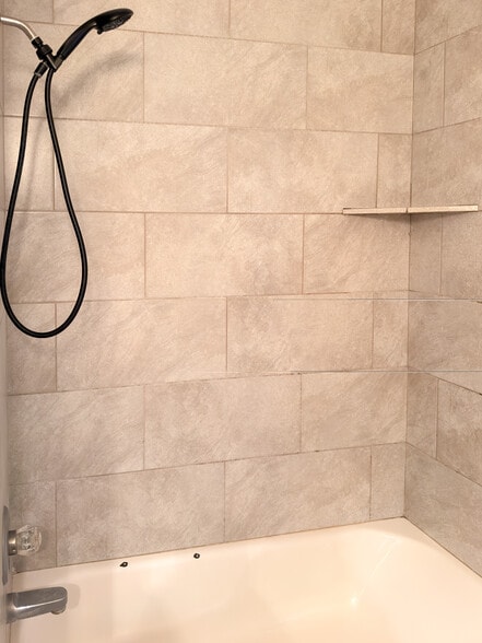 Shower 1 - 100 Morgan Meadows Dr