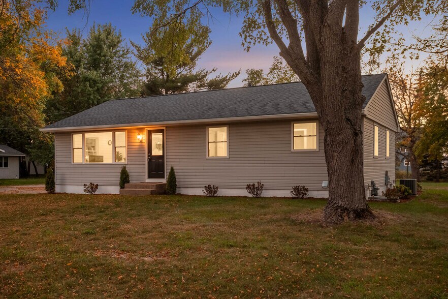 Building Photo - 15240 Kangaroo St NW