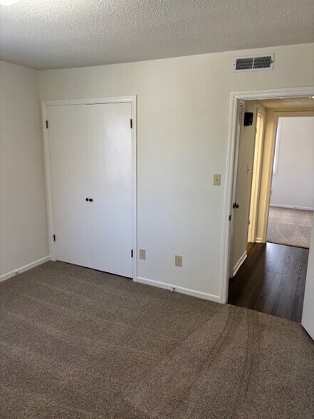 Building Photo - 208 Maple St