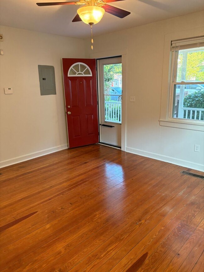 Building Photo - Newer windows, hardwood floors, a big pantry — and 9th Street a short walk away.
