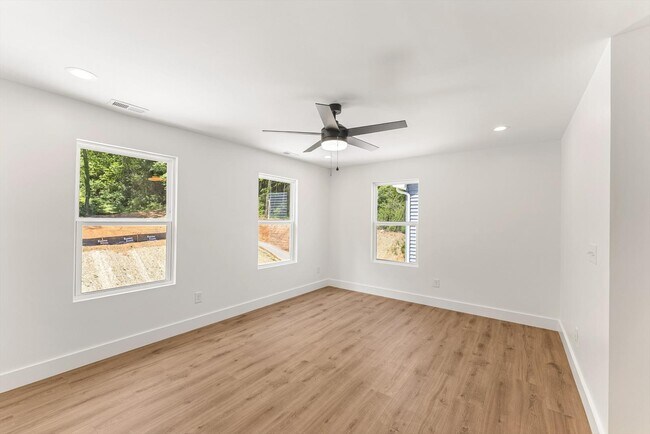 Building Photo - 3425 Garden Dr