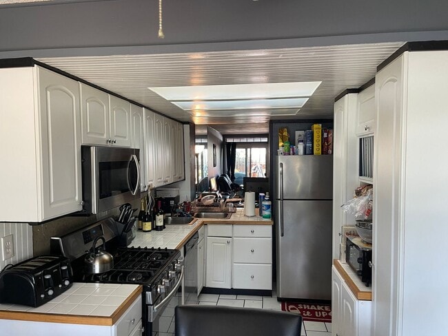 Building Photo - Updated 2 Bedroom, 2.5 Bath Condo Includes...
