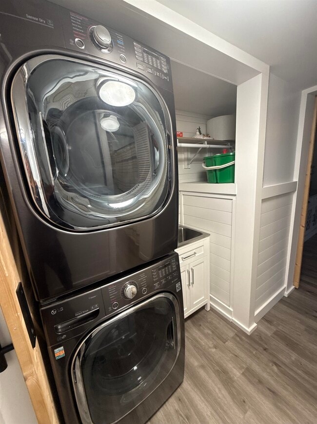 Building Photo - 1814 Birch Post Cove