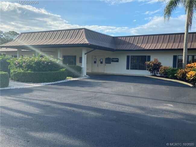 Building Photo - 7777 SE Continental Dr