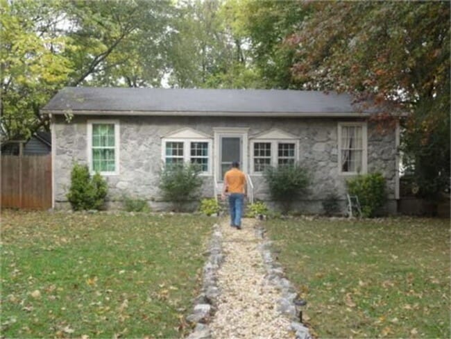 Primary Photo - Cute cottage, great location