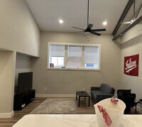 Building Photo - Centre Flat