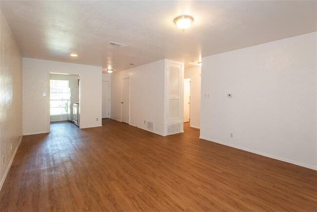 Building Photo - 9007 Little Walnut Pkwy