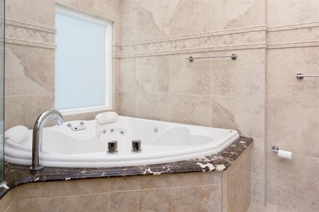 Building Photo - 11820 Capri Cir S