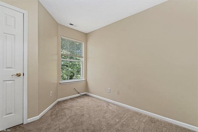 Building Photo - 4975 Kemps Lake Dr