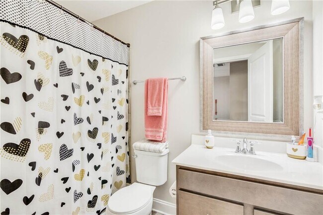 Building Photo - 1855 Kingsbury Dr