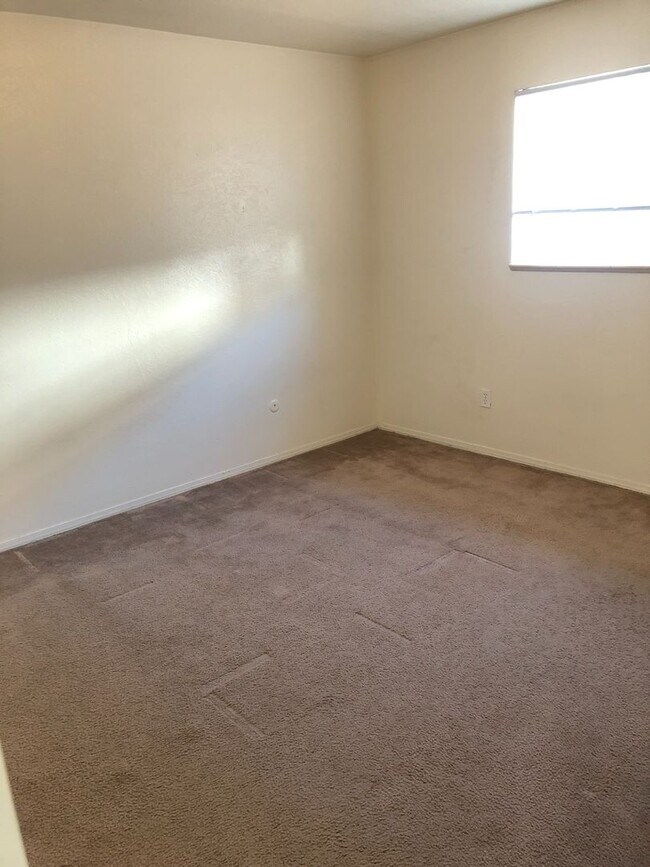 Building Photo - Mountain views | Near downtown Golden | Quaint apartment building