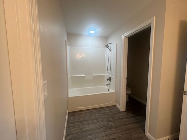 Building Photo - 3 bedroom/ 2 bath in NE Cape Coral- Gator CIrcle - Available Now