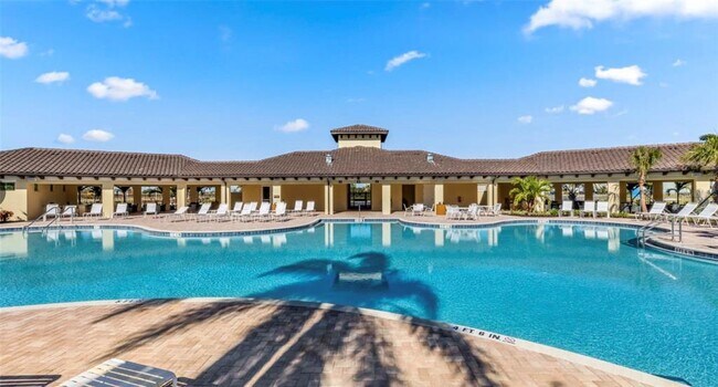 Building Photo - 17223 Reserva Dr