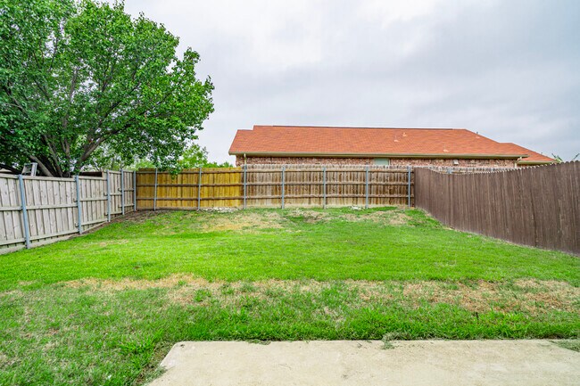 Building Photo - 323 Celia Cir