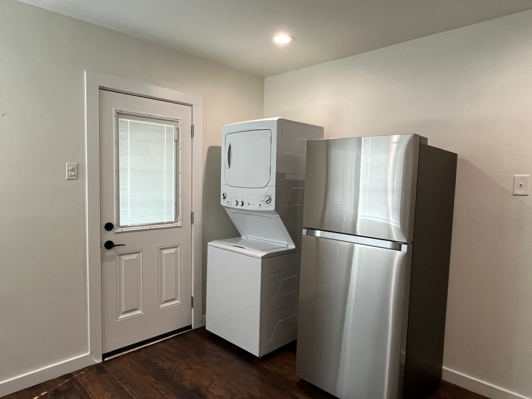 LAUNDRY - 925 Donaldson Ave