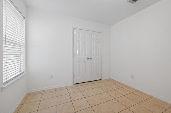 Building Photo - 19138 Lakota Dr