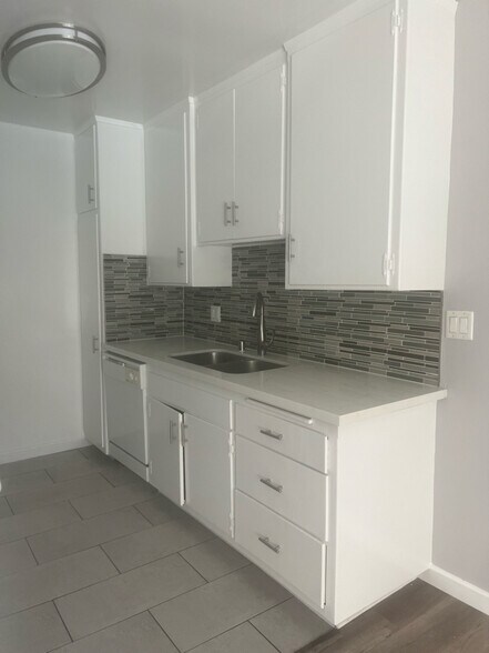 Building Photo - 502 Avenue G Ave