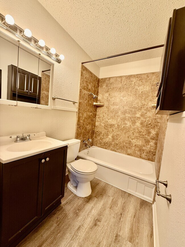 Building Photo - 4709 Penrose Ave