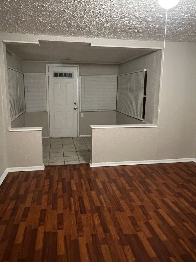 Building Photo - 6128 E 11th St