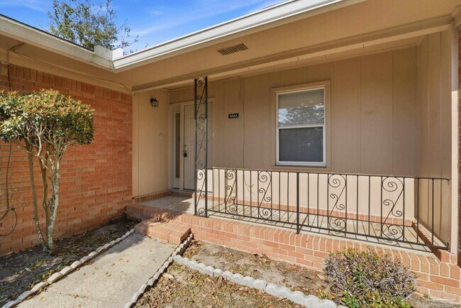 Building Photo - 5641 Hibiscus Rd