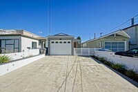 Building Photo - BEAUTIFULLY REMODELED, REDONDO HILLS HOME ...