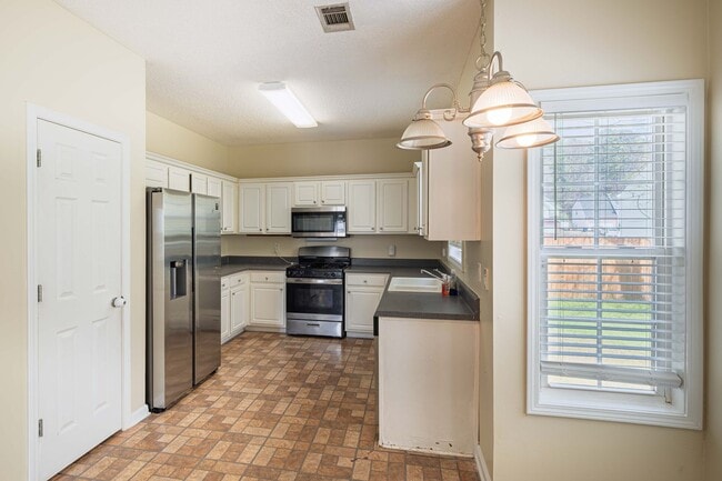 Building Photo - 3Bd/2.5Ba Home in South Fulton with Easy Access to Airport!