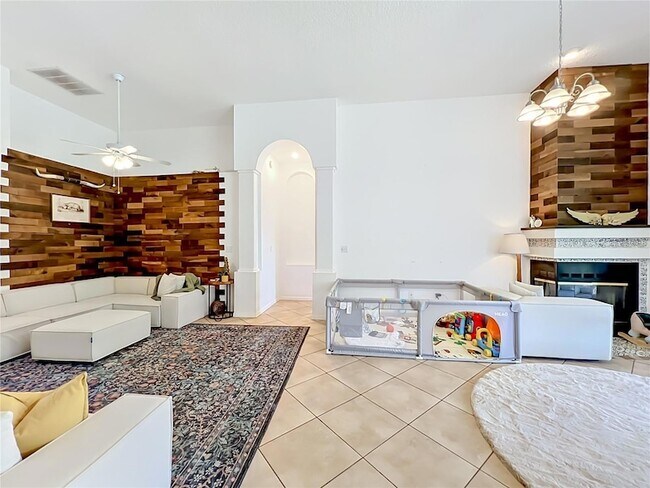 Building Photo - 2125 Emerald Green Cir