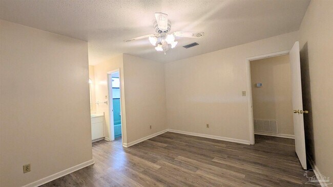 Building Photo - 1025 Revere Dr