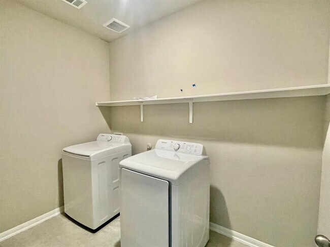 Building Photo - 6800 Covina Ln