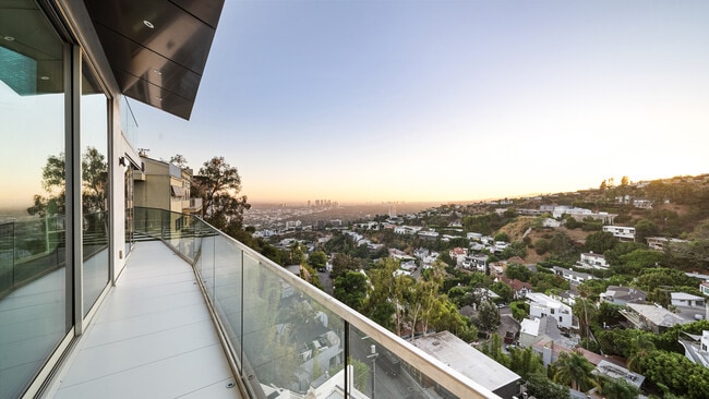 Building Photo - 1623 Viewmont Dr