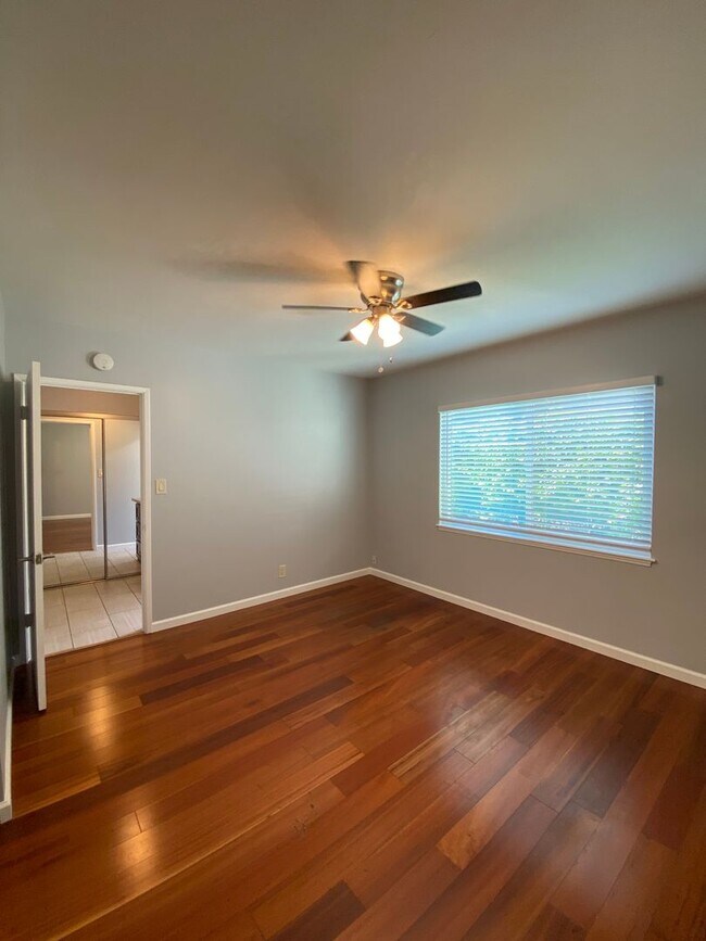 Building Photo - East Village Condo *Manager's Special - Fi...