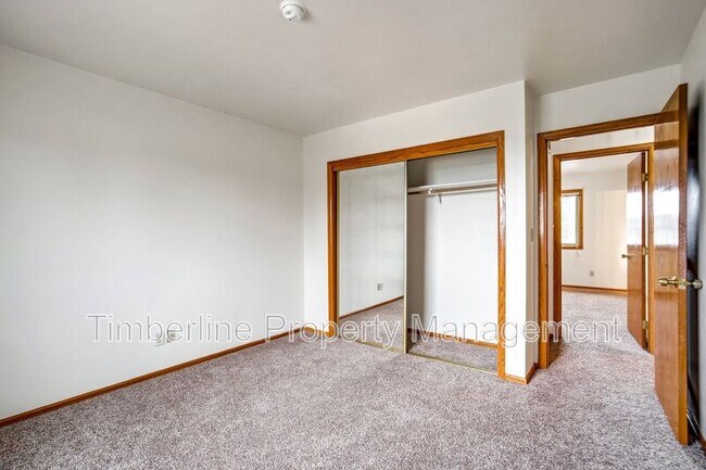 Building Photo - 17960 Bakers Farm Rd