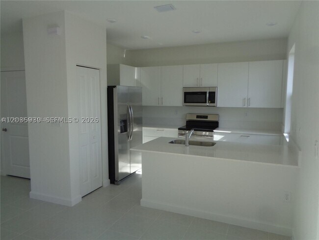 Building Photo - 2514 SE 29th Dr