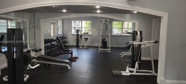 Building Photo - 8160 Geneva Ct