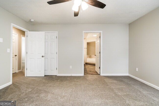 Building Photo - 701 Jamestown Pl