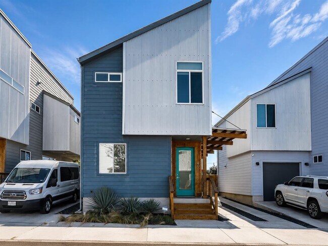 Building Photo - 801 N Bluff Dr