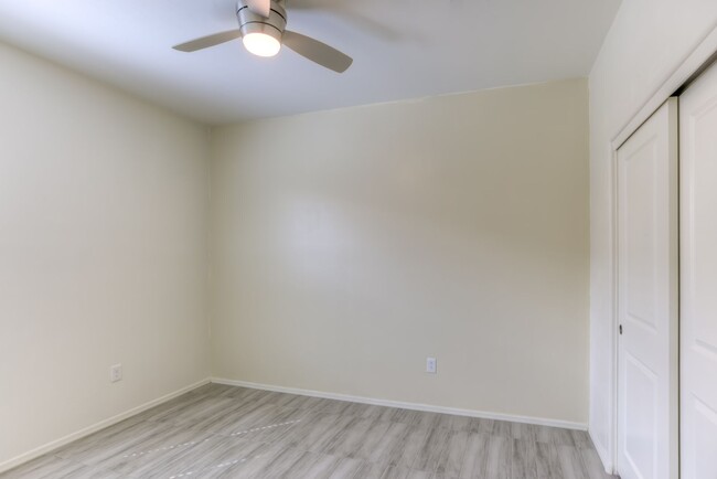 Building Photo - Beautiful 3 Bedroom 2 Bath Available Now i...