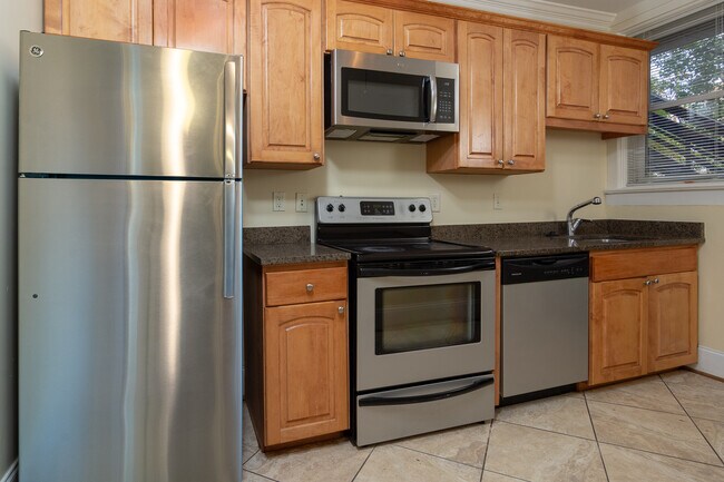 Building Photo - The Senate Club - 2 bedroom/2 bath **** MO...