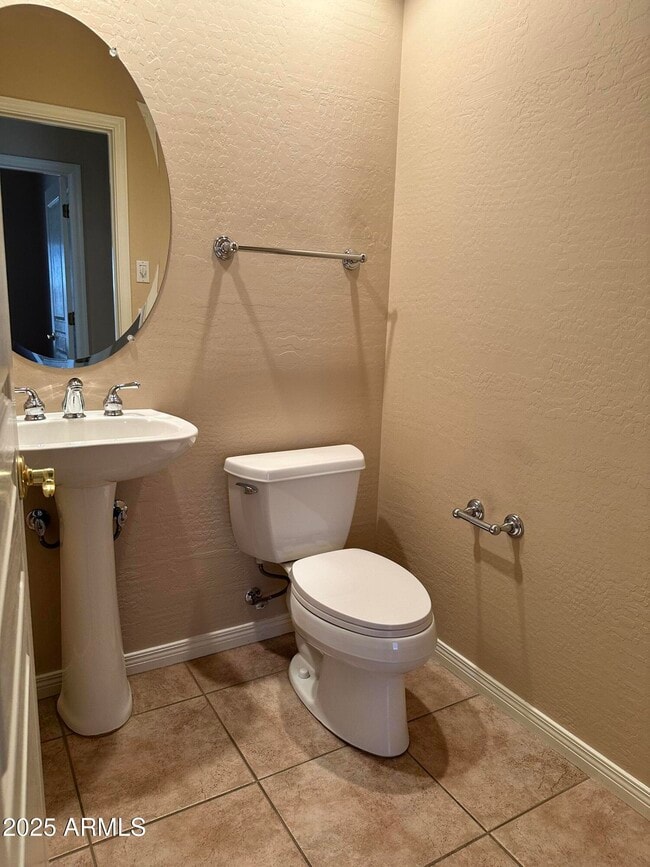 Building Photo - 2627 E Acoma Dr