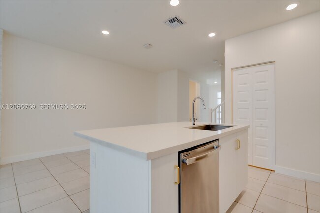 Building Photo - 15826 NW 91st Ave