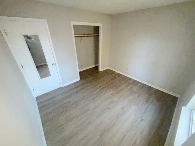 Building Photo - UPDATED 2BED/1BATH TOWNHOME IN TOWN CENTER VIRGINIA BEACH!!!!!
