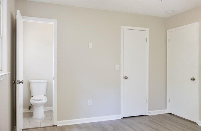 Building Photo - 130 Rosewood Dr