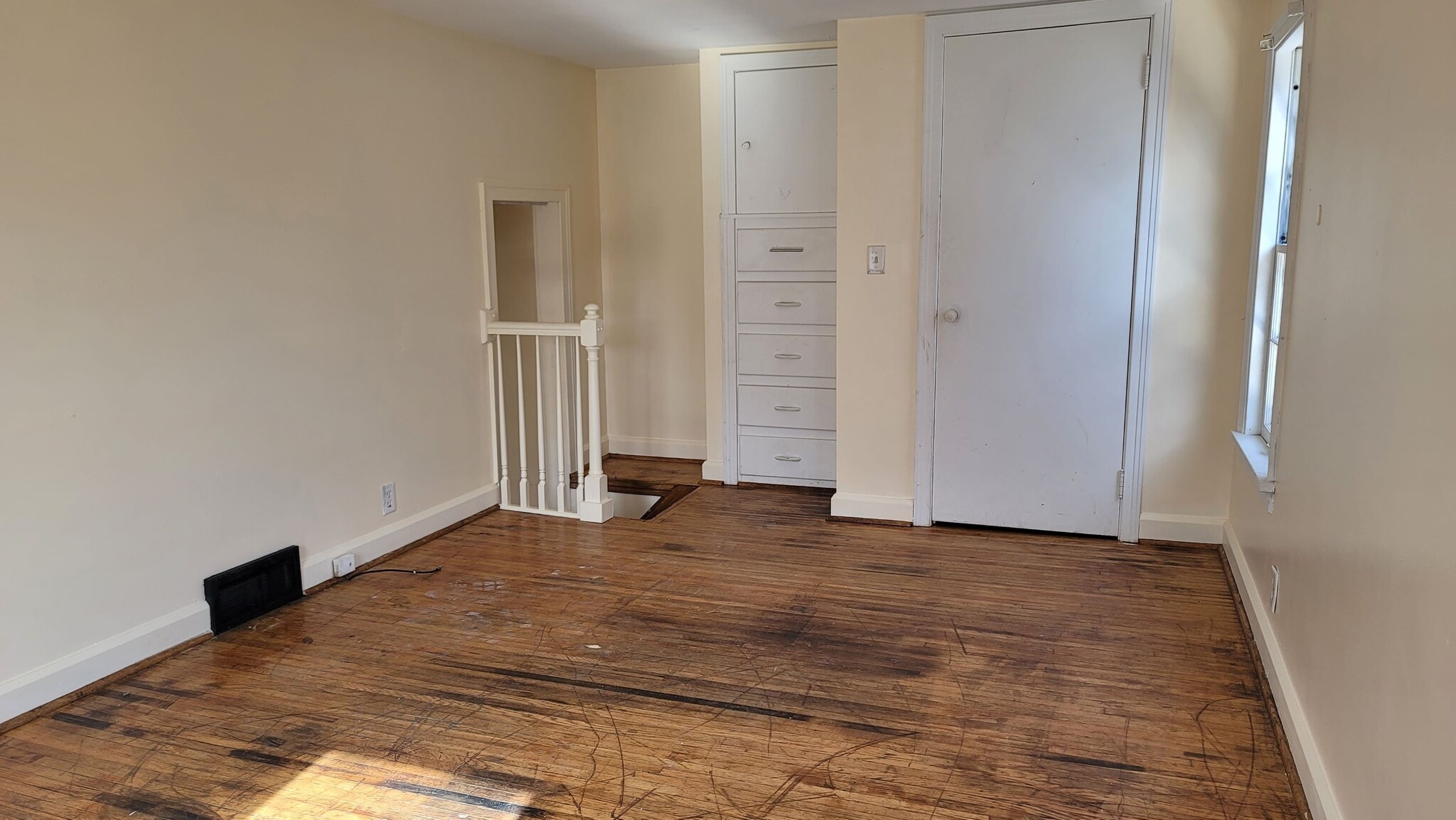 Building Photo - 658 S Rockhill Ave