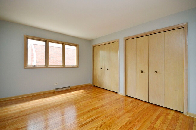 Building Photo - 2025 Milton Ave