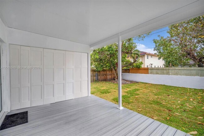 Building Photo - 4112 SW 9th Terrace