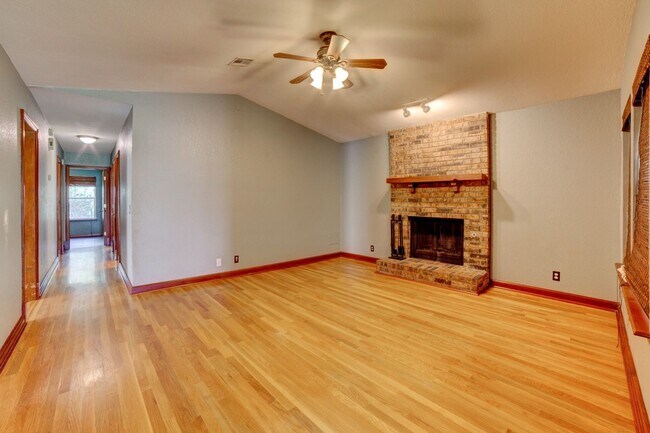 Building Photo - Fantastic Broken Arrow property now up for rent