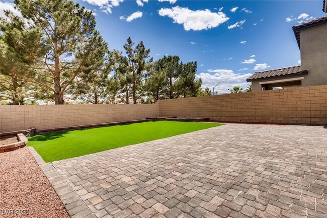 Building Photo - 8379 Lagunilla Ave