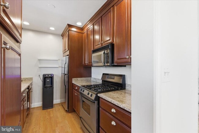 Building Photo - 3470 Martha Custis Dr