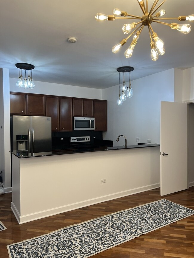 Building Photo - 1322 S Prairie Ave