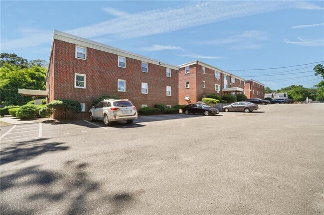 Building Photo - 2160 Mineral Spring Ave